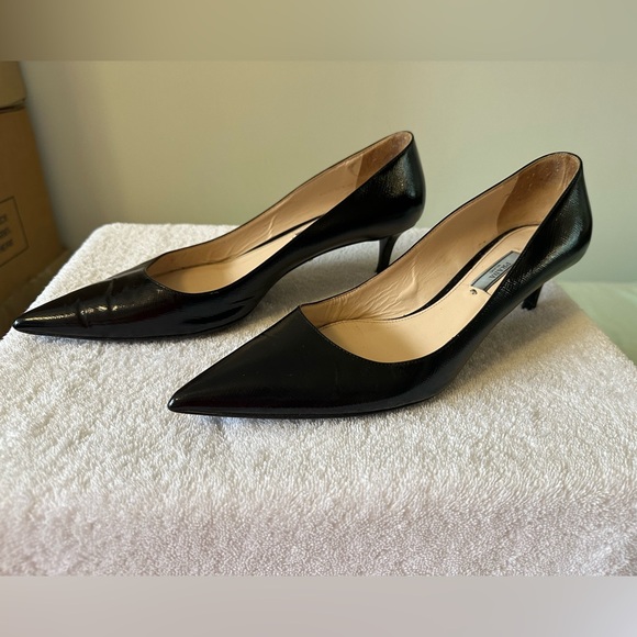**Beautiful PRADA Low-Heeled Pumps, Pointed Toe, Black Leather Size 41 (9.5) - Picture 5 of 11